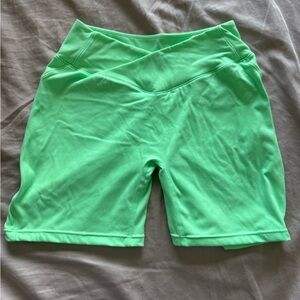 Alphalete Wrap Mid Rise Short in Aurora